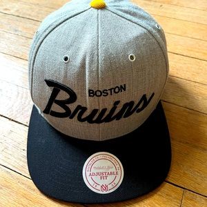 Boston Bruins Heather Grey/Graphite Snapback - Mitchell & Ness
